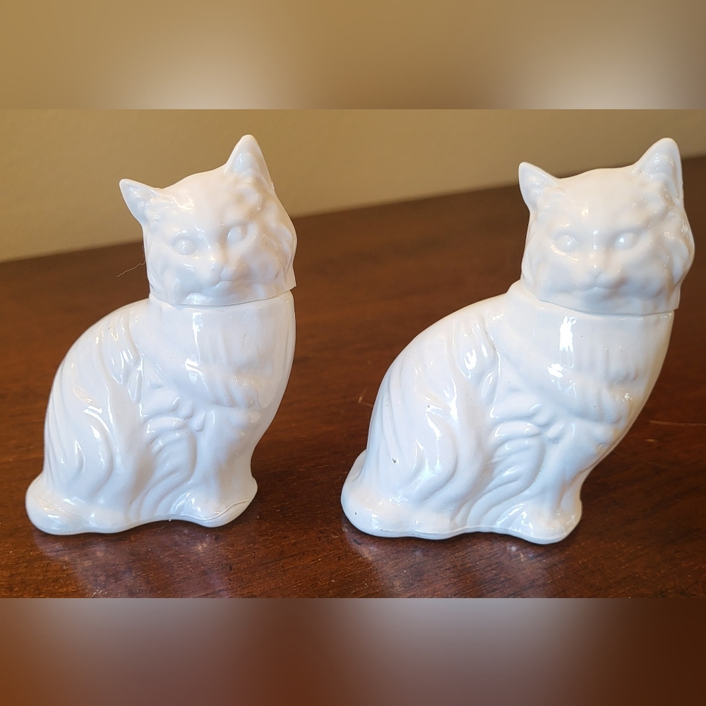 Set of 2 Vtg White Avon Cat Perfume Bottles Decanters Collectible 3.5 in Tall